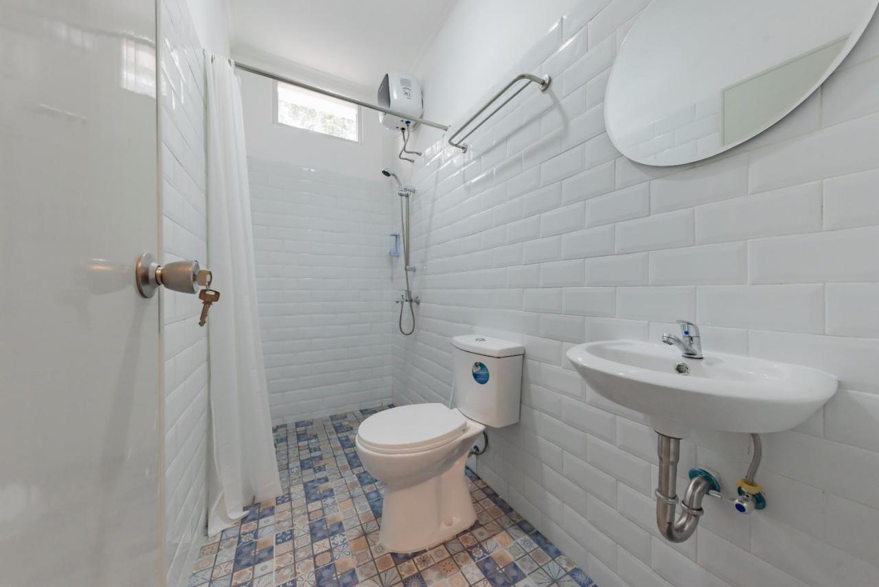 Reddoorz Plus Near Surapati Core Bandung Room photo